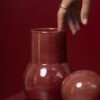 Vaso Gota Pequeno em Cerâmica Artesanal cor Borgonha Esmo Cerâmica.