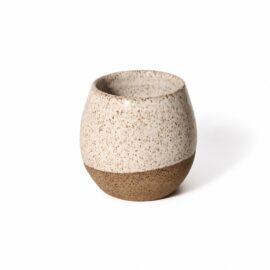 Copo Esmo Off-White em Ceramica perspectiva 30 graus - Esmo Cerâmica - Bruna Vuelma
