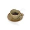 Xícara Orgânica Expresso na cor Oliva, sobre Pires, da Esmo. Com esmalte acetinado e denso pontilhado orgânico sobre base aparente de argila tabaco.