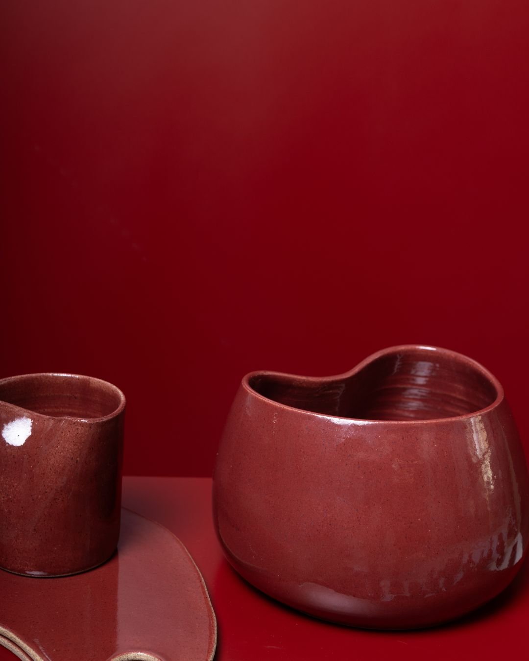 Peças em Cerâmica Artesanal cor Borgonha Esmo Cerâmica.