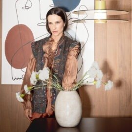Vaso Esmo Off-White Intermediário Ensaio Editorial Bruna Vuelma Esmo Cerâmica Curitiba.